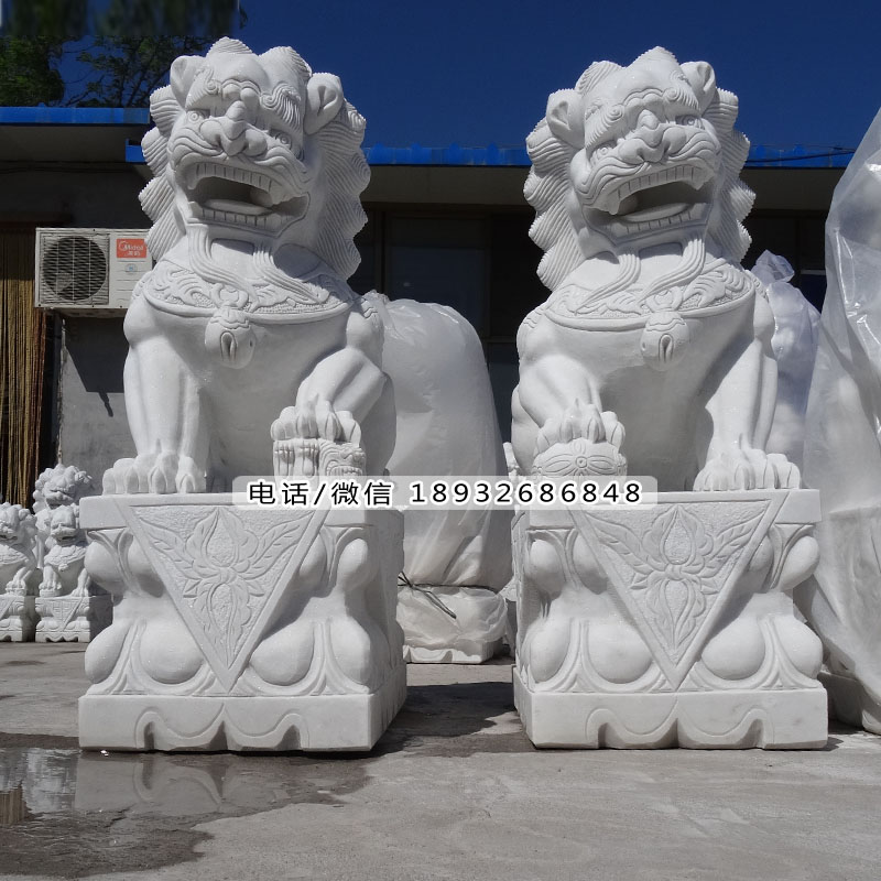 小型汉白玉石狮子雕刻厂家,汉白玉石狮子批发价格,门口镇宅小型石狮子摆放